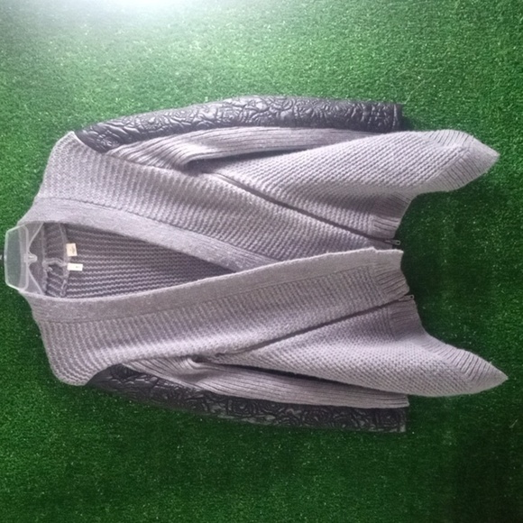Moth cardigan - Picture 1 of 4